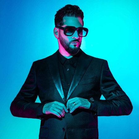 Danette Jackson's husband Jon B in a black suit.